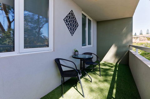 SEA BREEZE â€“ Between Cottesloe Beach & Swan River - Melbourne 4u 12