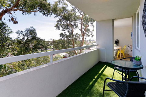 SEA BREEZE â€“ Between Cottesloe Beach & Swan River - Melbourne 4u 21