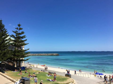 SEA BREEZE â€“ Between Cottesloe Beach & Swan River - Melbourne 4u 14