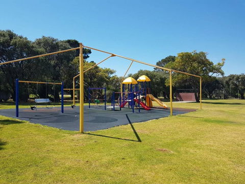 SEA BREEZE â€“ Between Cottesloe Beach & Swan River - Melbourne 4u 20
