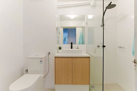 SEA BREEZE â€“ Between Cottesloe Beach & Swan River - Melbourne 4u 5