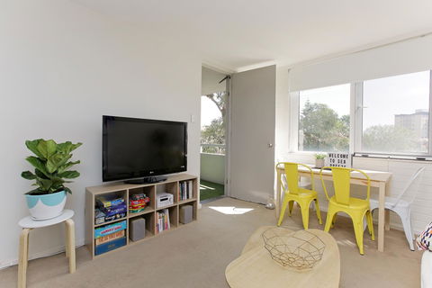 SEA BREEZE â€“ Between Cottesloe Beach & Swan River - Melbourne 4u 1