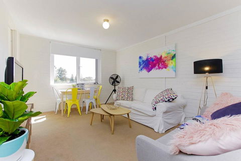 SEA BREEZE â€“ Between Cottesloe Beach & Swan River - Melbourne 4u 10