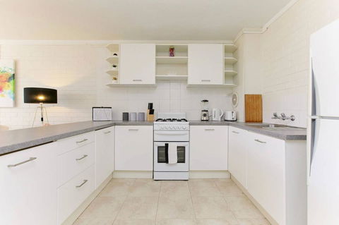 SEA BREEZE â€“ Between Cottesloe Beach & Swan River - Melbourne 4u 15
