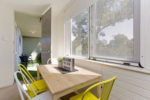 SEA BREEZE â€“ Between Cottesloe Beach & Swan River - Melbourne 4u 9