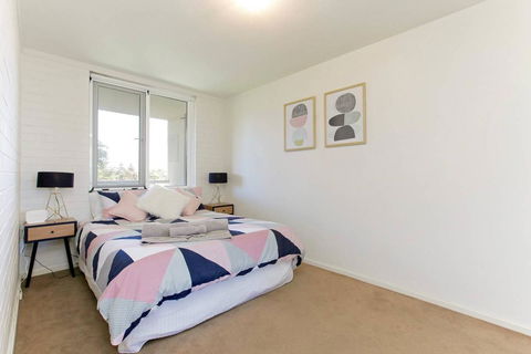 SEA BREEZE â€“ Between Cottesloe Beach & Swan River - Melbourne 4u 6