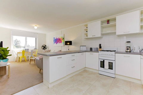 SEA BREEZE â€“ Between Cottesloe Beach & Swan River - Melbourne 4u 7