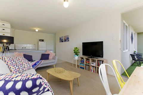 SEA BREEZE â€“ Between Cottesloe Beach & Swan River - Melbourne 4u 13