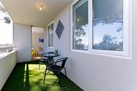 SEA BREEZE â€“ Between Cottesloe Beach & Swan River - Melbourne 4u 2