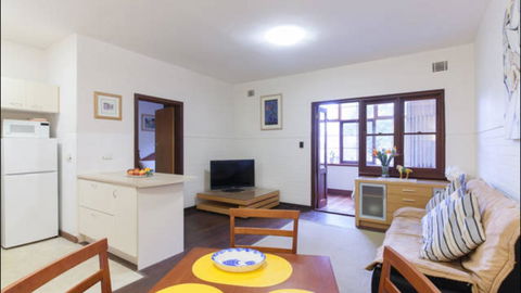 Broadway Apartments - Accommodation Melbourne 8