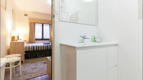 Broadway Apartments - Accommodation Melbourne 5