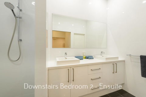 32 Corella Court - Melbourne 4u 9