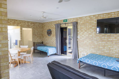 Lancelin Lodge - Accommodation Melbourne 2