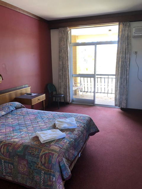 Kambalda Hotel - Accommodation Melbourne 2