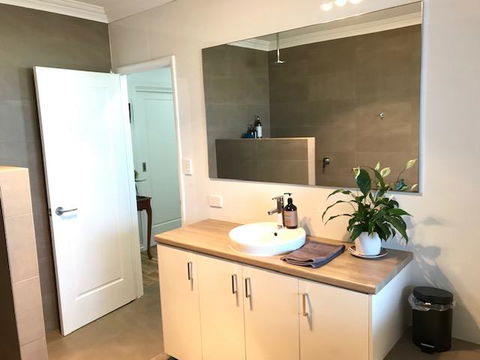 The Mains Guest House 2 Bedroom Farm Stay - Accommodation Melbourne 9