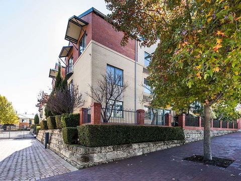 Subiaco Village 28 - Accommodation Melbourne 25