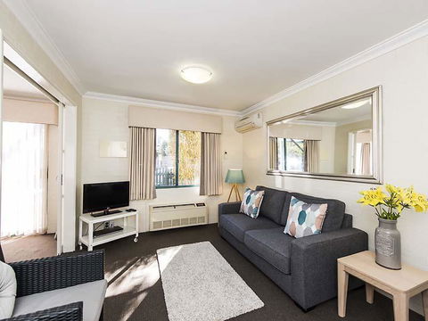Subiaco Village 28 - Accommodation Melbourne 2