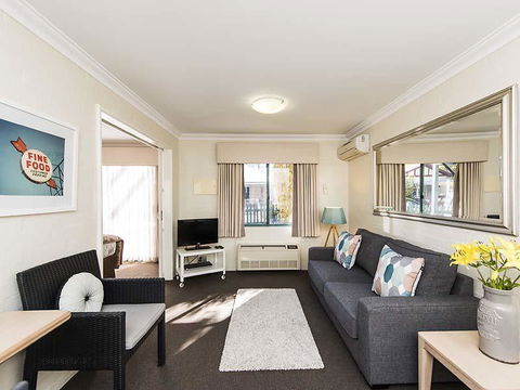 Subiaco Village 28 - Accommodation Melbourne 1
