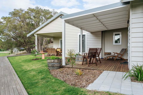 Stablebase - Accommodation Melbourne 0