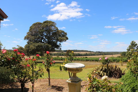 Burton Farmhouse - Accommodation Melbourne 6