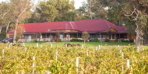 Burton Farmhouse - Accommodation Melbourne 10