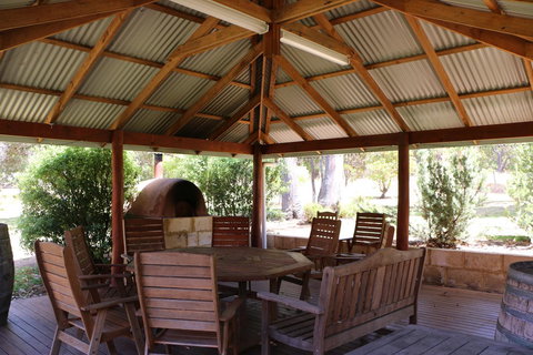 Burton Farmhouse - Accommodation Melbourne 5