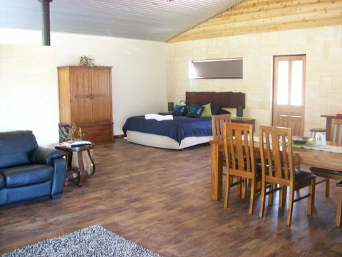 SilverSprings Spa Retreat Pet Friendly Cottages And Glampings - Accommodation Melbourne 21