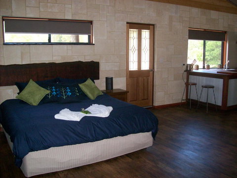 SilverSprings Spa Retreat Pet Friendly Cottages And Glampings - Accommodation Melbourne 6