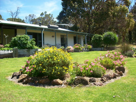 SilverSprings Spa Retreat Pet Friendly Cottages And Glampings - Accommodation Melbourne 17