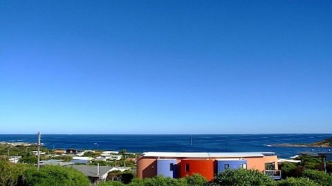 Tru Blu - Enjoy Sweeping 180 Degree Views Of Gracetown In This Modern Family Beach House - Accommodation Melbourne 7