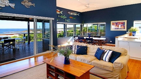 Tru Blu - Enjoy Sweeping 180 Degree Views Of Gracetown In This Modern Family Beach House - Accommodation Melbourne 1