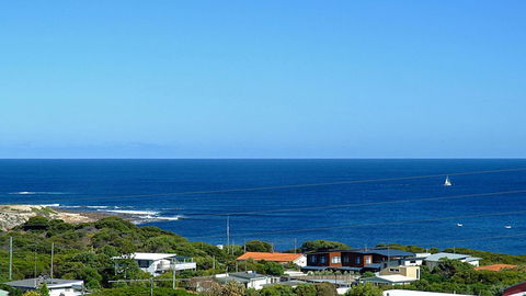 Tru Blu - Enjoy Sweeping 180 Degree Views Of Gracetown In This Modern Family Beach House - Accommodation Melbourne 6
