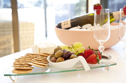 Sandy Bay Waterfront Home - Accommodation Melbourne 1