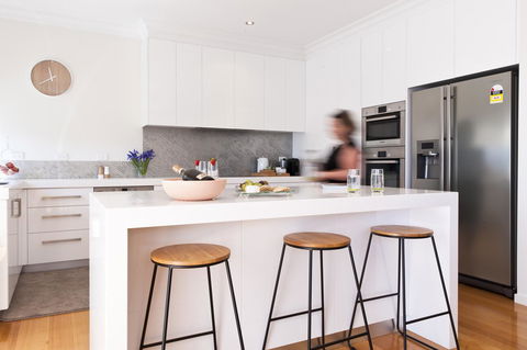 Sandy Bay Waterfront Home - Accommodation Melbourne 7