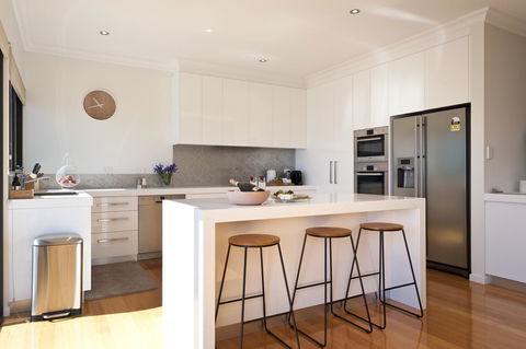 Sandy Bay Waterfront Home - Accommodation Melbourne 10