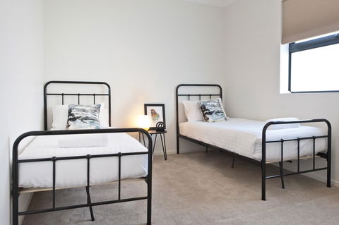 Sandy Bay Waterfront Home - Accommodation Melbourne 11