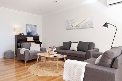 Sandy Bay Waterfront Home - Accommodation Melbourne 37