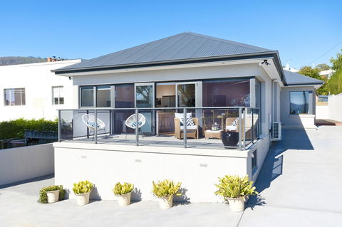 Sandy Bay Waterfront Home - Accommodation Melbourne 33