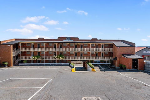 Coach House Launceston - Accommodation Melbourne 1