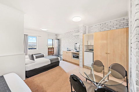 Coach House Launceston - Accommodation Melbourne 8