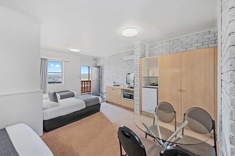 Coach House Launceston - Accommodation Melbourne 9