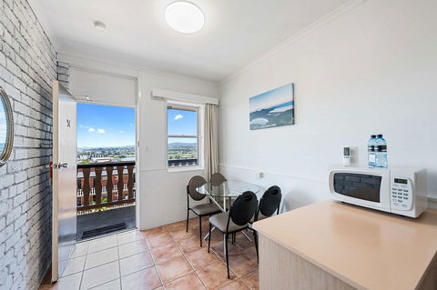 Coach House Launceston - Accommodation Melbourne 11