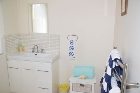 Anchorage Waterfront Retreat - Accommodation Melbourne 13