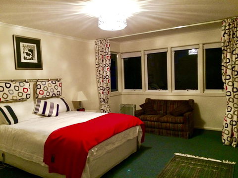 Anchorage Waterfront Retreat - Accommodation Melbourne 11