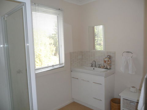 Anchorage Waterfront Retreat - Accommodation Melbourne 14