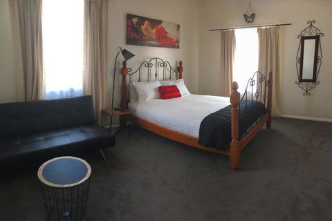 Apartment 5ive - Accommodation Melbourne 7