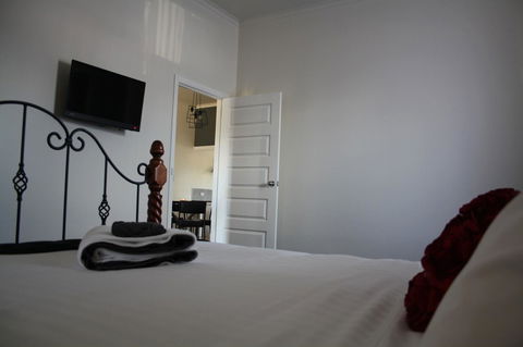 Apartment 5ive - Accommodation Melbourne 11