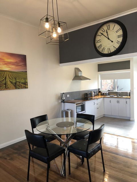 Apartment 5ive - Accommodation Melbourne 1