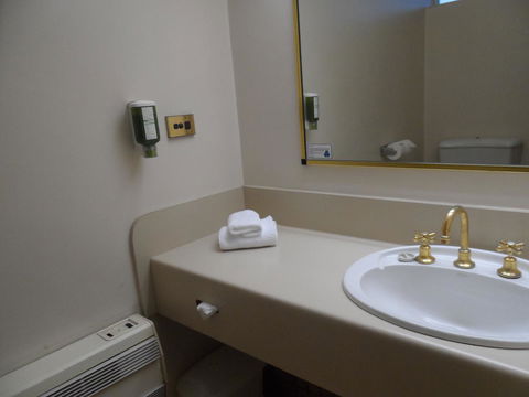 Commodore Regent - Accommodation Melbourne 44