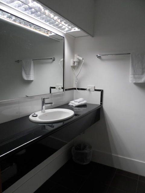 Commodore Regent - Accommodation Melbourne 8